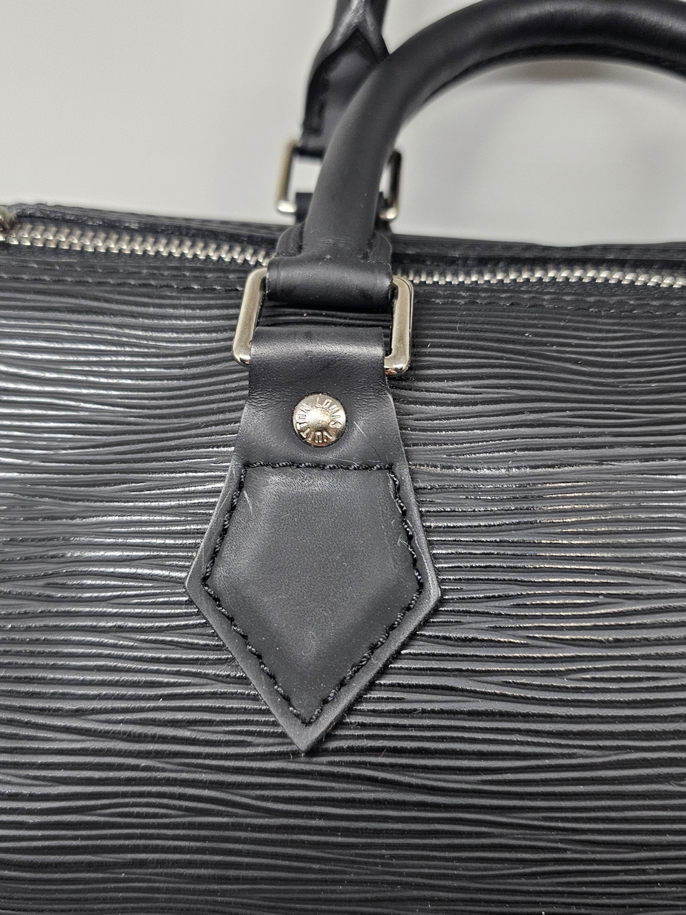 Louis Vuitton Epi Black Structured Leather Travel Holdall Bag - Picture 2 of 16